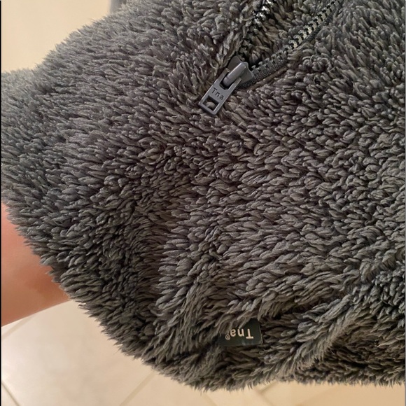 Aritzia Tna Fuzzy Zip-Up - Picture 5 of 11